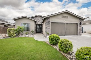 7901 Bristol Spring Avenue, Bakersfield, CA 93313