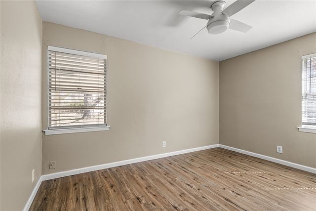 2624 Woodlawn Drive, Ennis, TX 75119