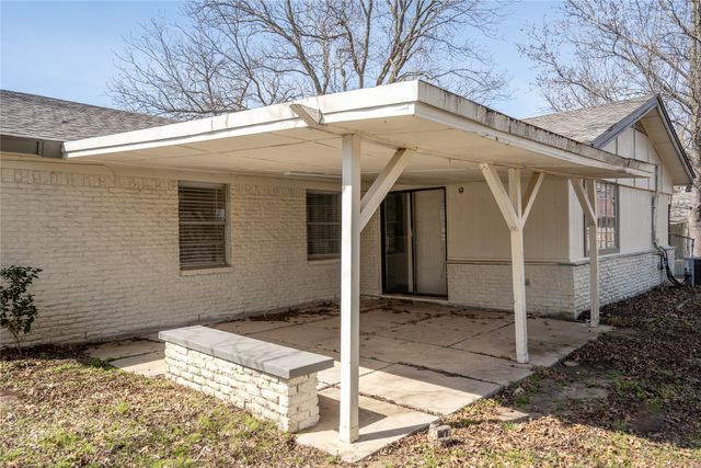 2624 Woodlawn Drive, Ennis, TX 75119