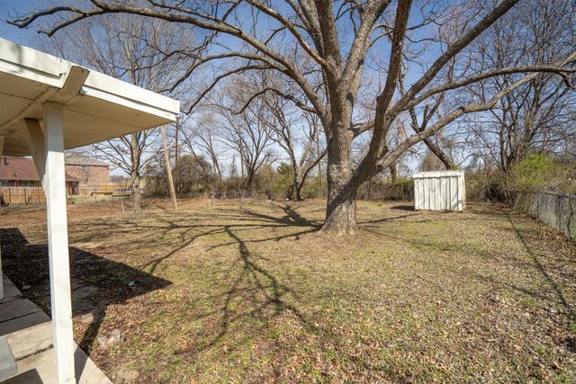 2624 Woodlawn Drive, Ennis, TX 75119
