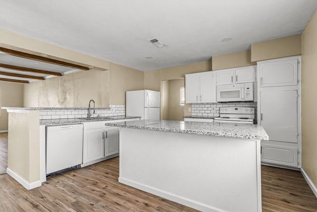 2624 Woodlawn Drive, Ennis, TX 75119