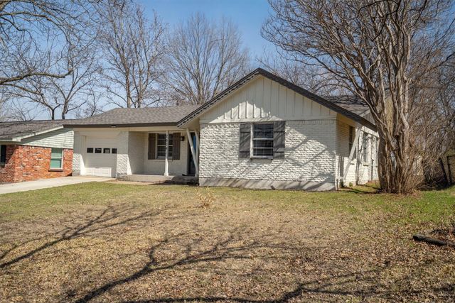 2624 Woodlawn Drive, Ennis, TX 75119
