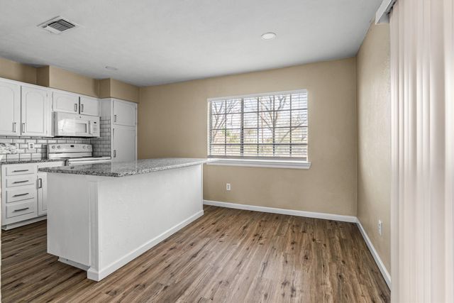 2624 Woodlawn Drive, Ennis, TX 75119