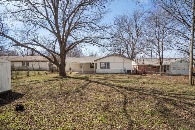 2624 Woodlawn Drive, Ennis, TX 75119