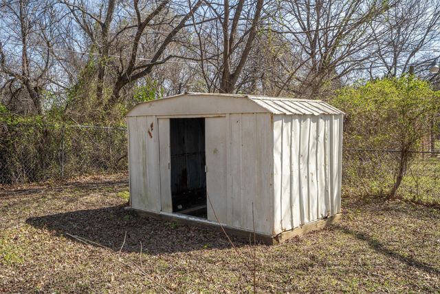 2624 Woodlawn Drive, Ennis, TX 75119