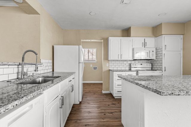 2624 Woodlawn Drive, Ennis, TX 75119