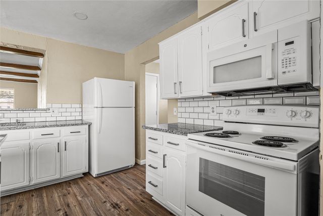 2624 Woodlawn Drive, Ennis, TX 75119