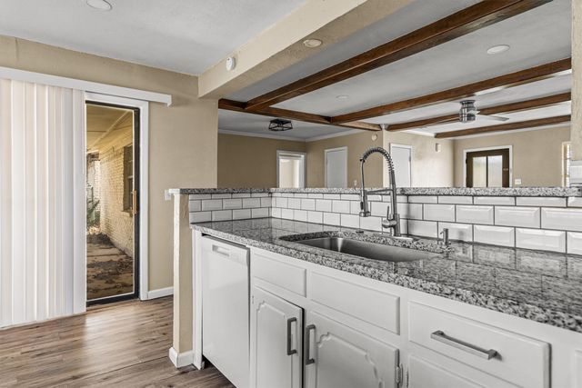 2624 Woodlawn Drive, Ennis, TX 75119