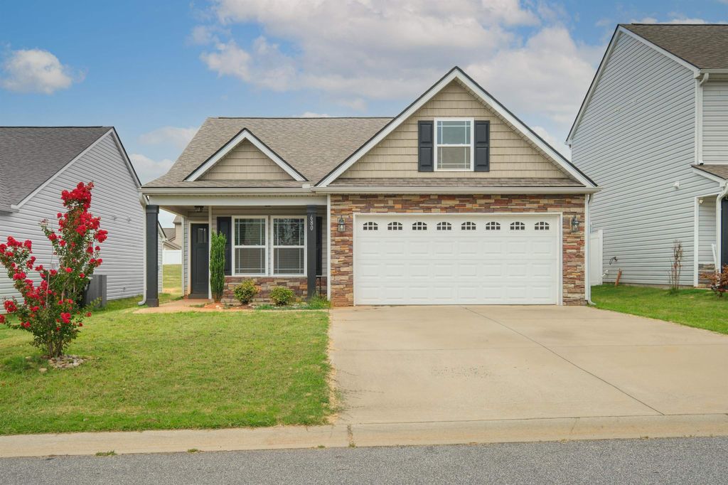 680 Spartan Commodor Ln, Inman, SC 29349