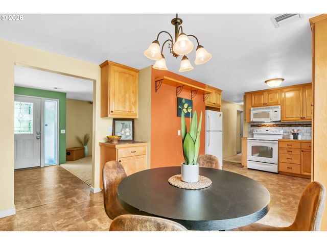 1385 BEEBE Ln, Eugene, OR 97404