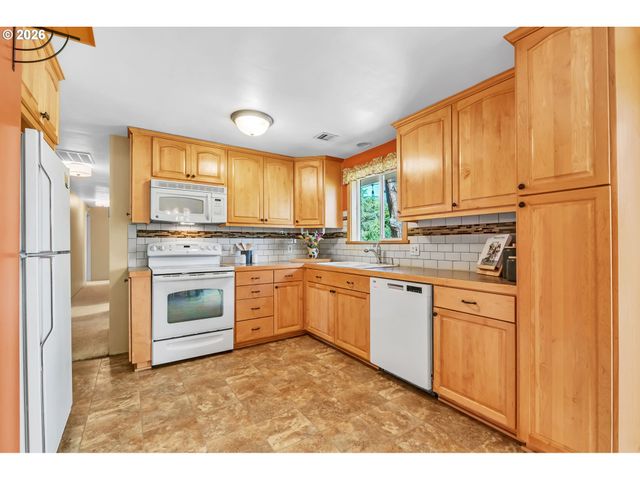 1385 BEEBE Ln, Eugene, OR 97404