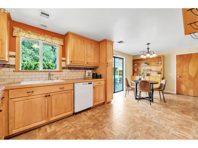 1385 BEEBE Ln, Eugene, OR 97404