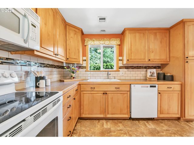 1385 BEEBE Ln, Eugene, OR 97404