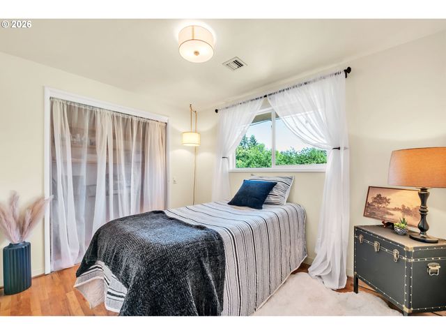 1385 BEEBE Ln, Eugene, OR 97404