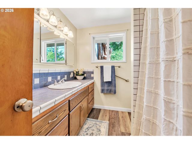 1385 BEEBE Ln, Eugene, OR 97404