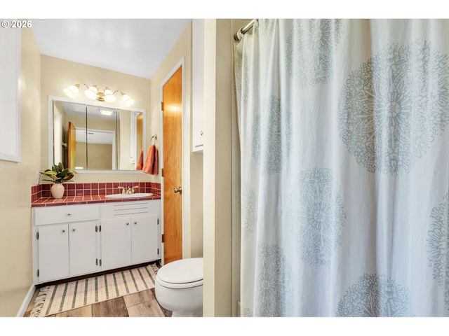 1385 BEEBE Ln, Eugene, OR 97404