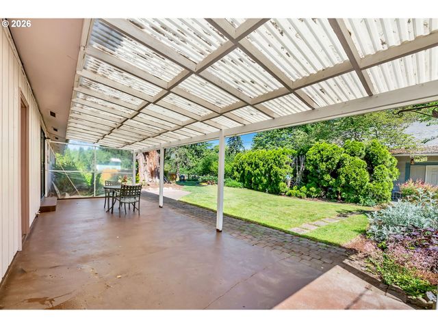 1385 BEEBE Ln, Eugene, OR 97404
