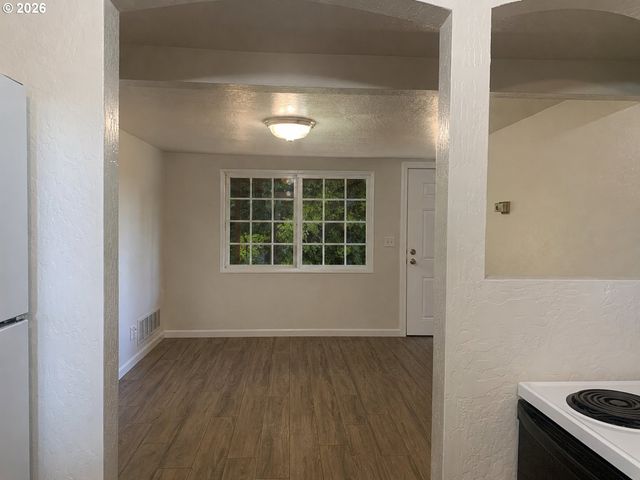 1385 BEEBE Ln, Eugene, OR 97404