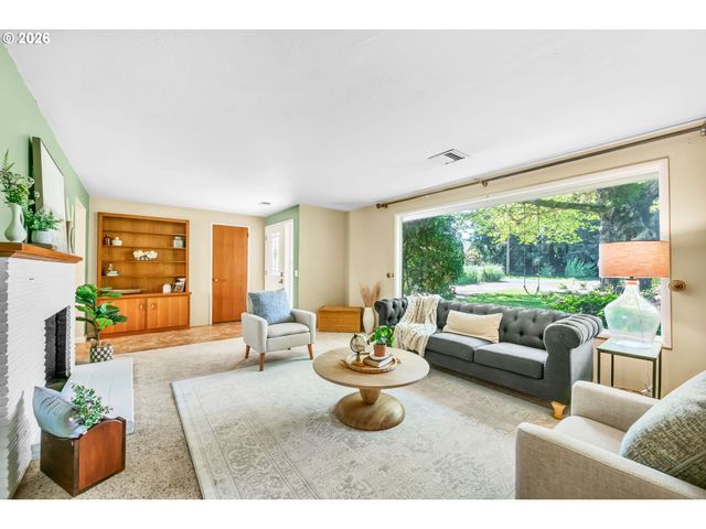 1385 BEEBE Ln, Eugene, OR 97404