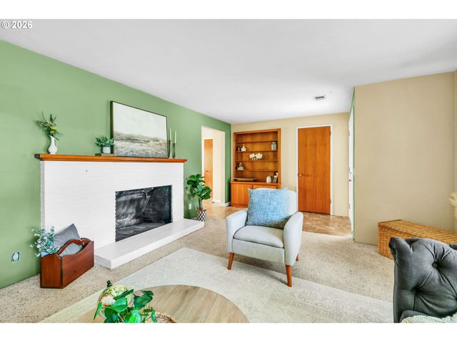 1385 BEEBE Ln, Eugene, OR 97404