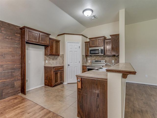 11233 NW 99th Street, Yukon, OK 73099