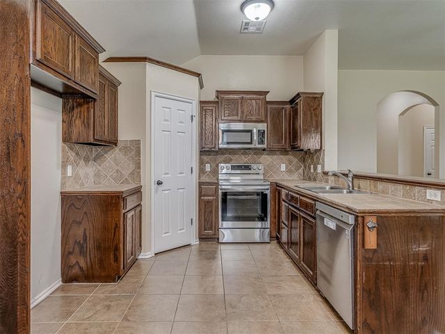 11233 NW 99th Street, Yukon, OK 73099