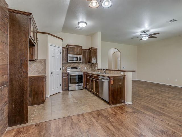 11233 NW 99th Street, Yukon, OK 73099