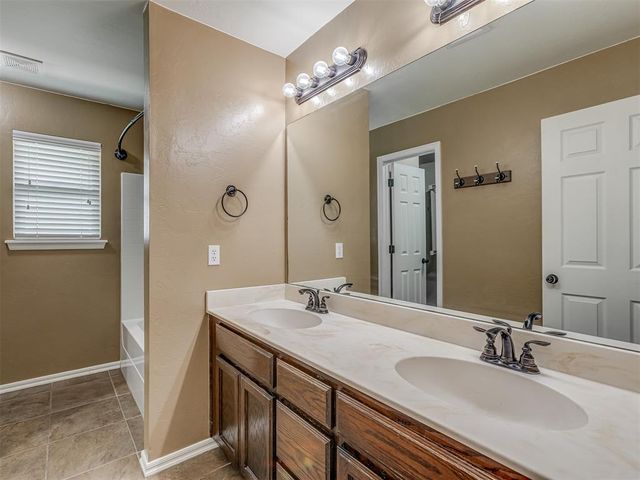11233 NW 99th Street, Yukon, OK 73099