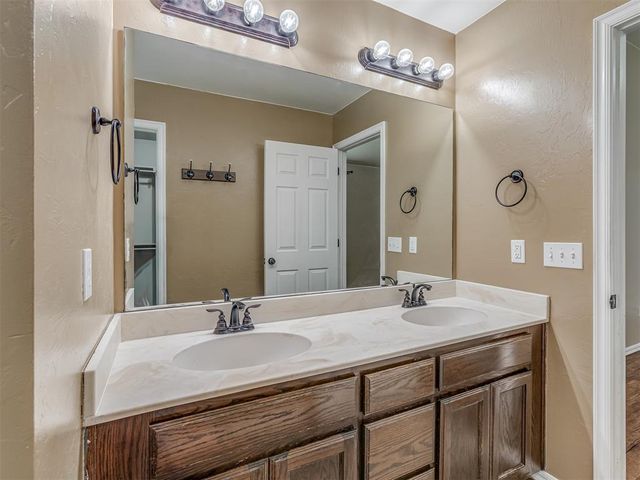 11233 NW 99th Street, Yukon, OK 73099