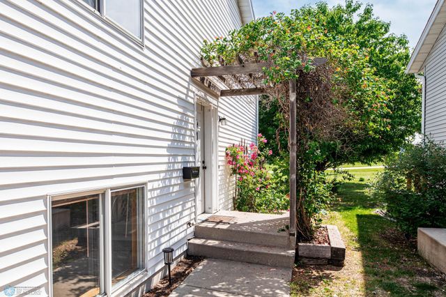 3050 18th Street S, Fargo, ND 58103