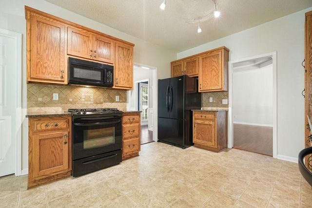 710 Bedford Trace, Canton, GA 30114