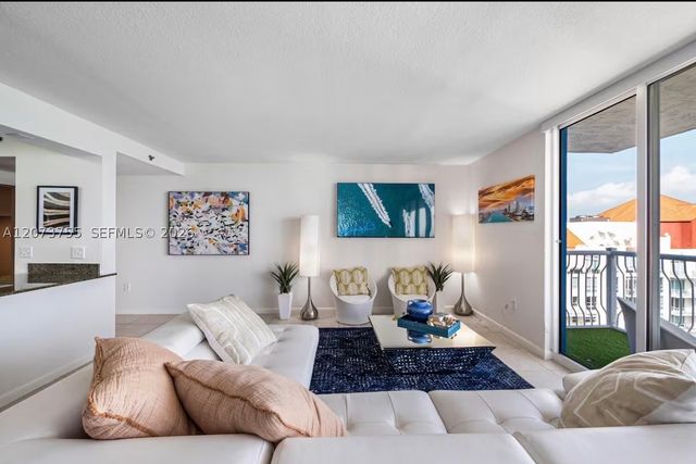 1200 Brickell Bay Dr 4101, Miami, FL 33131