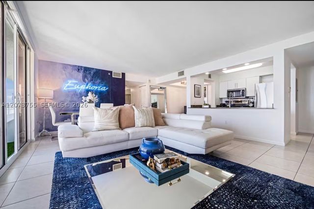 1200 Brickell Bay Dr 4101, Miami, FL 33131