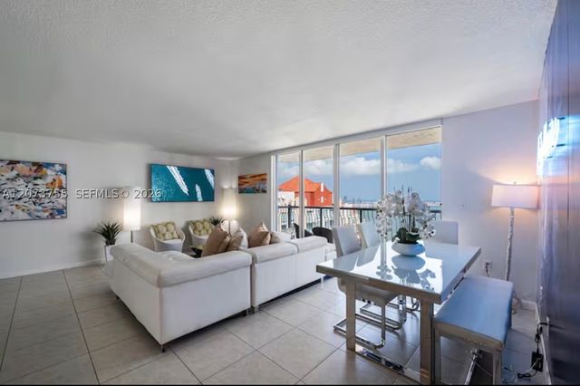 1200 Brickell Bay Dr 4101, Miami, FL 33131
