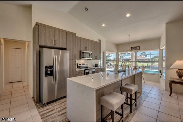 318 SW 28th ST, Cape Coral, FL 33914
