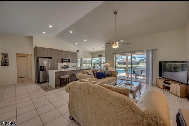 318 SW 28th ST, Cape Coral, FL 33914