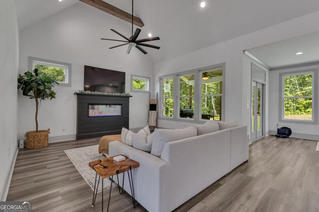 215 Greyfairs Avenue, Senoia, GA 30276