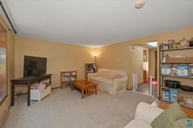 2 Willow St, Superior, WI 54880