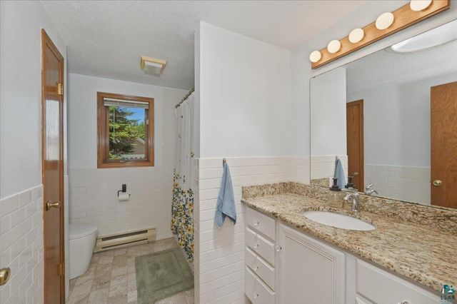 2 Willow St, Superior, WI 54880