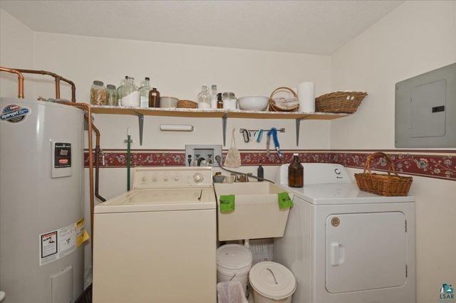 2 Willow St, Superior, WI 54880