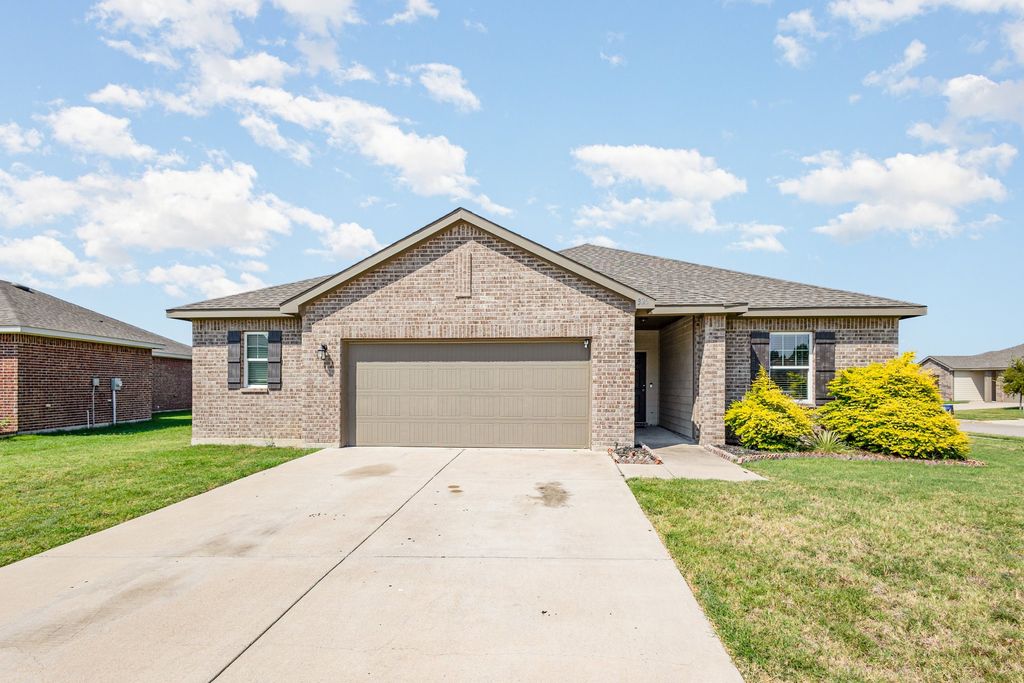 326 Gypsum Lane, Glenn Heights, TX 75154