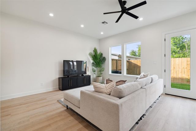 3735 Lydia Street, Houston, TX 77021