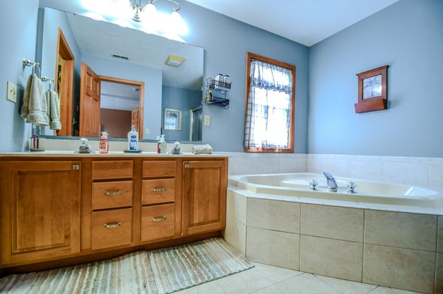 1704 Echo Lake Drive 1704 Echo Lake Drive, Piqua, OH 45356