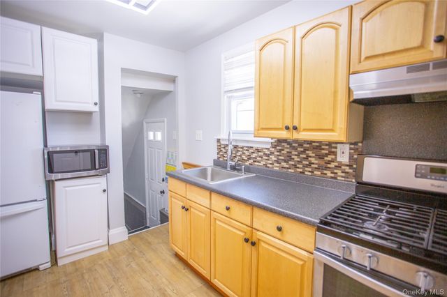 1261 Waverly Street, Hewlett, NY 11557