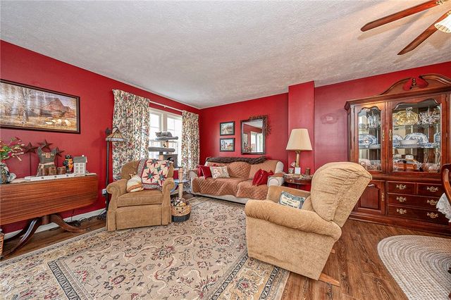 483 Cherryhill Dr, Cecil, PA 15017