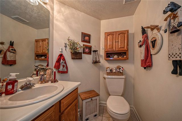 483 Cherryhill Dr, Cecil, PA 15017