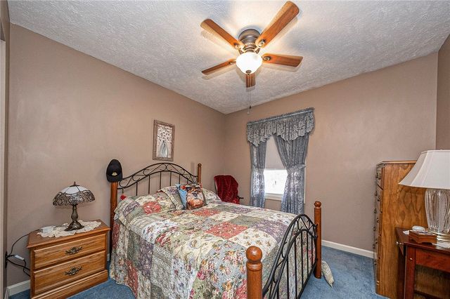 483 Cherryhill Dr, Cecil, PA 15017