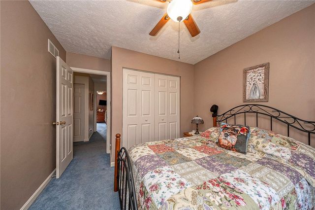 483 Cherryhill Dr, Cecil, PA 15017