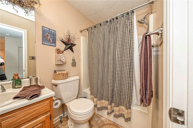 483 Cherryhill Dr, Cecil, PA 15017