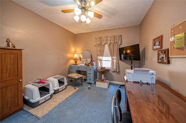 483 Cherryhill Dr, Cecil, PA 15017